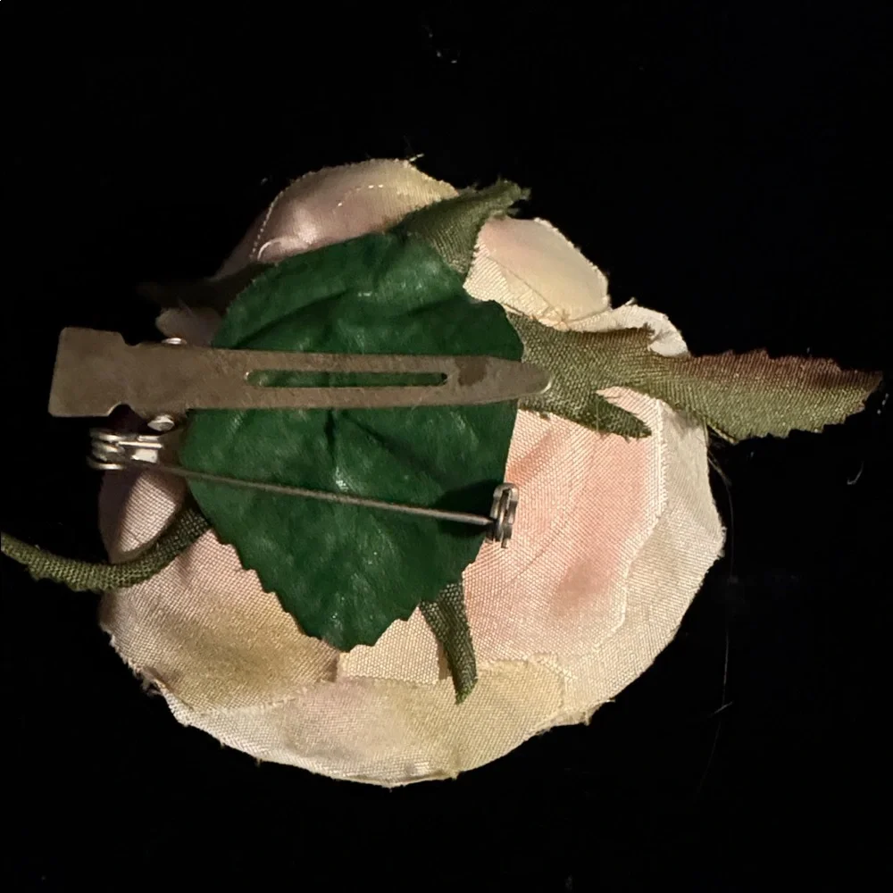 5 Vintage Millinery Floral Brooches - Cream (2), Pink, Beige and Orange - Picture 14 of 16